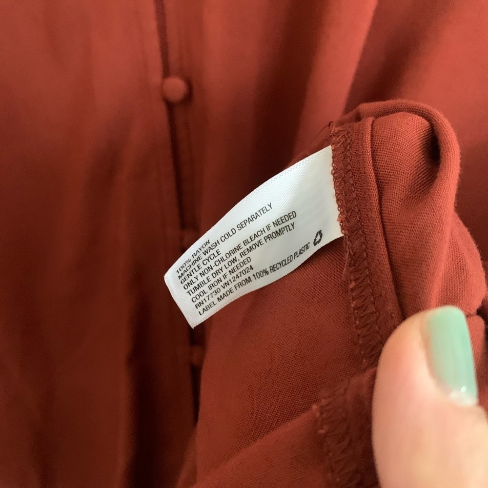 Universal Threads Rust Ruffle Sleeves Blouse. M - Picture 5 of 5
